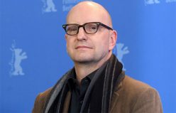 «استیون سودربرگ» از برادران وارنر برای پخش فیلم در پلتفرم HBO Max دفاع میکند