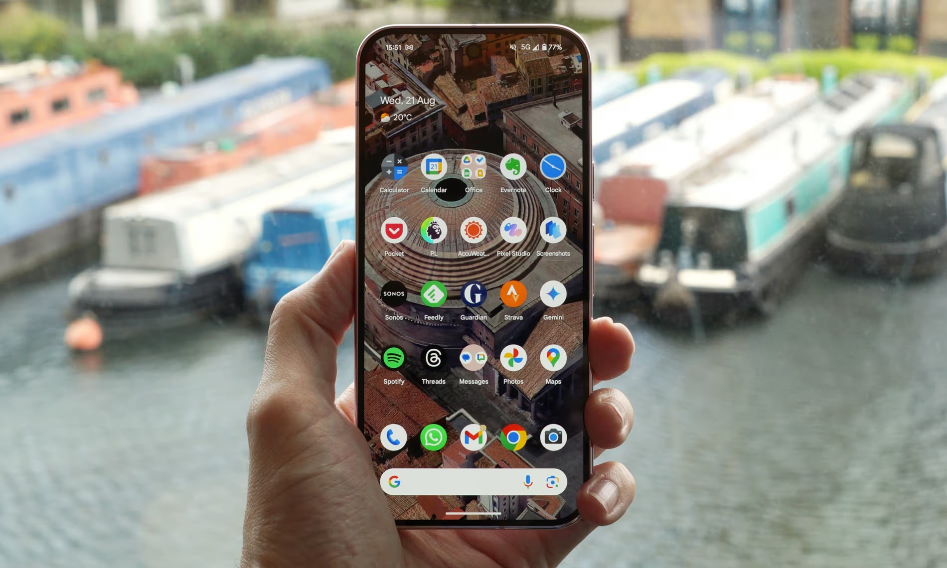 صفحه نمایش گوگل پیکسل 9