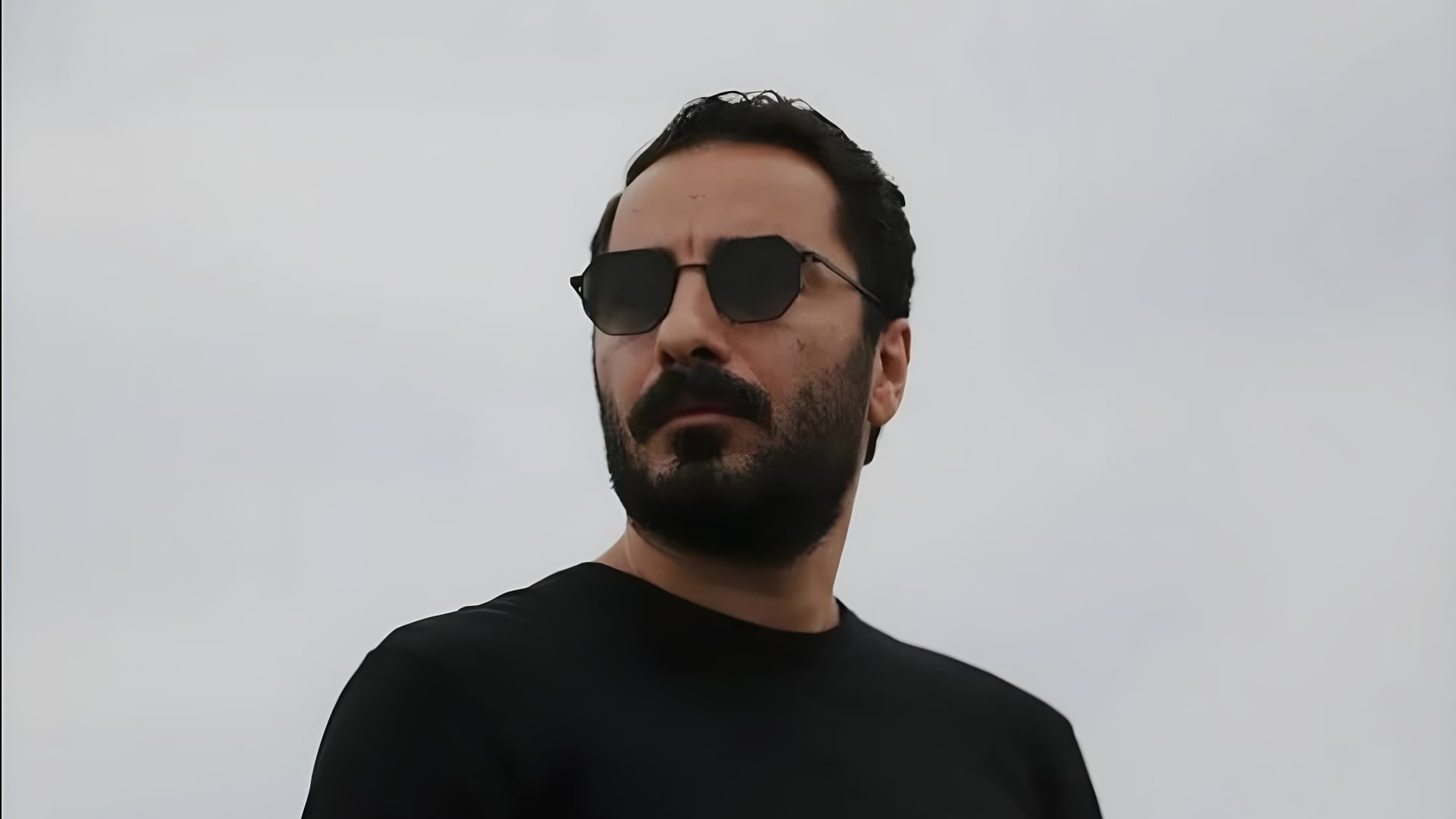 واکنش نوید محمدزاده به اخراجش از تئاتر «آرش»